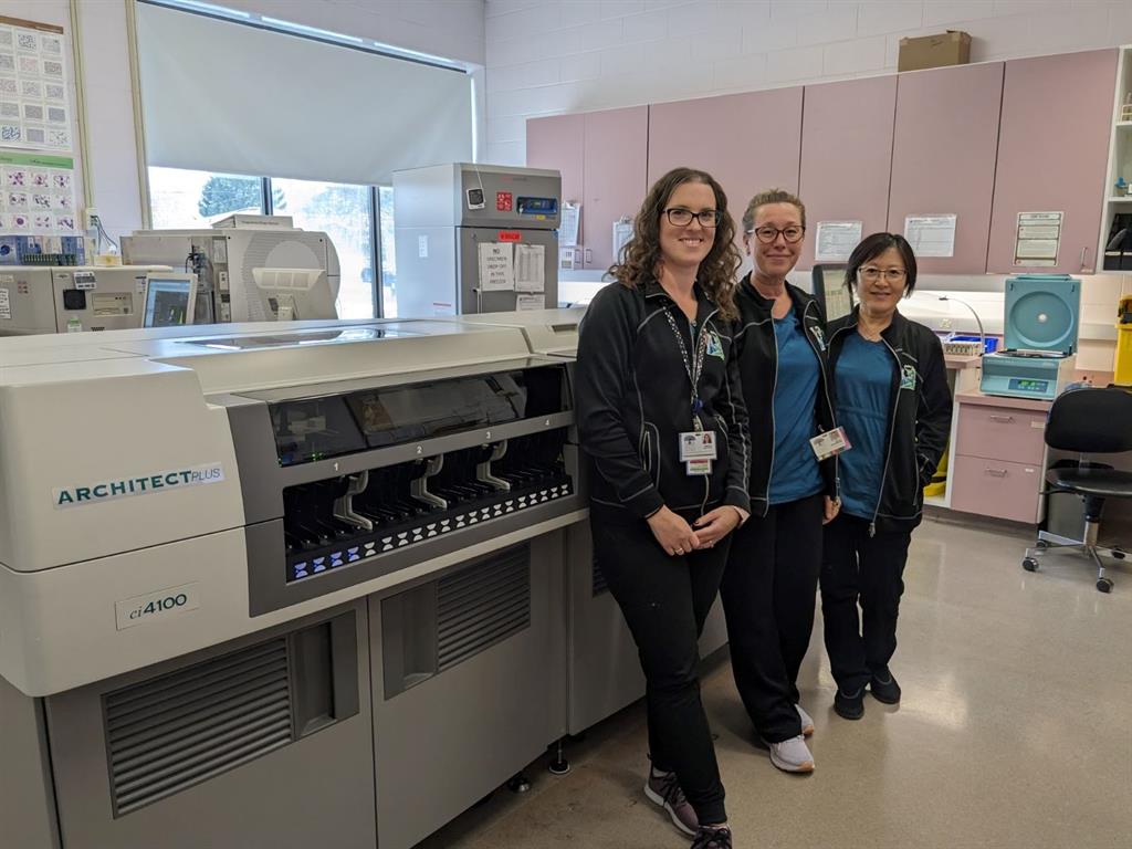 Charge MLT Amanda and MLA/Ts Nicole and Wei with the new chemistry analyzer in St. Marys. 